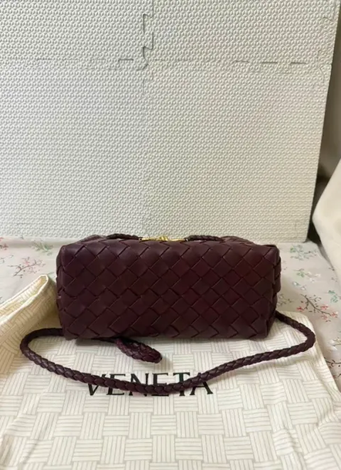 Bottega Veneta Pequeno Andiamo Borgonha