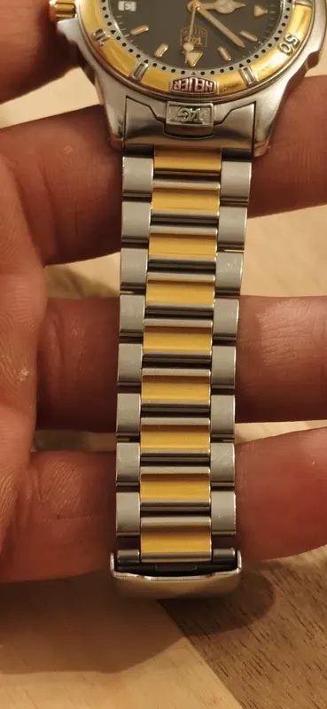 TAG Heuer 4000 Series Professional 200m — Réf. WF1122-K0