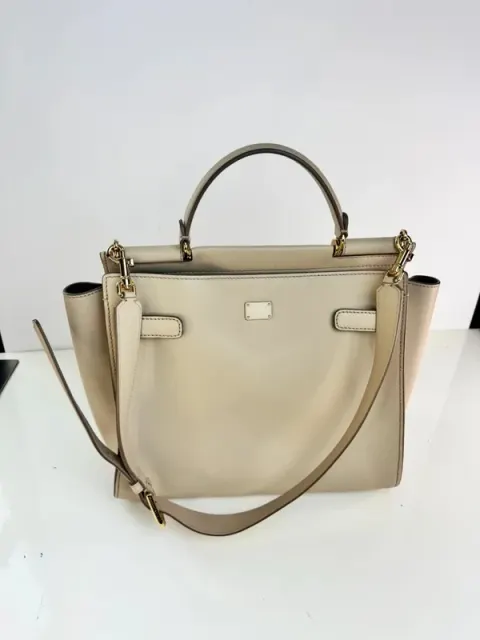 Bolsa Dolce & Gabbana Sicily em couro bege liso com alça de ombro e poeira