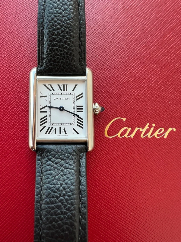 O tanque Cartier deve ser grande