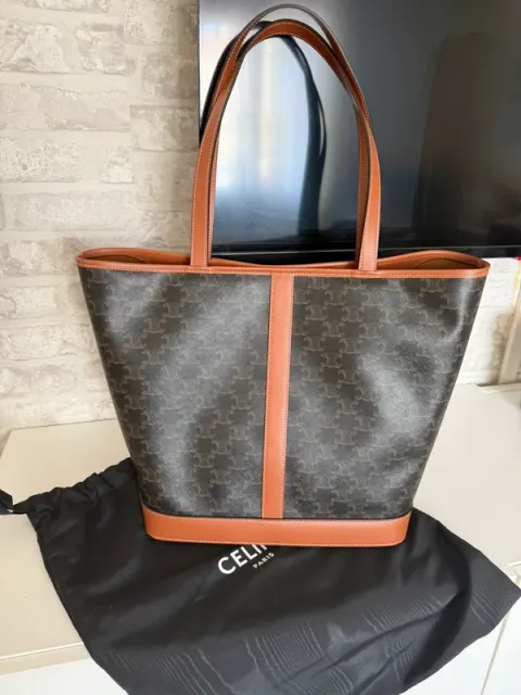 Cabas Céline triomphe novas com etiqueta em couro e saco para o pó