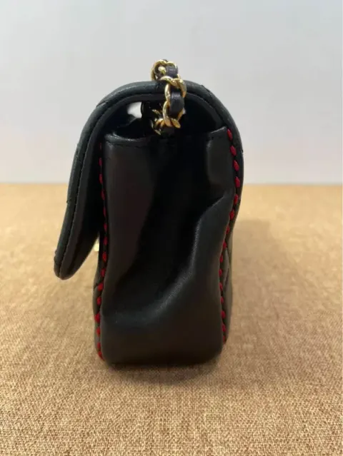 Bolsa de ombro clássica atemporal Chanel de edição limitada