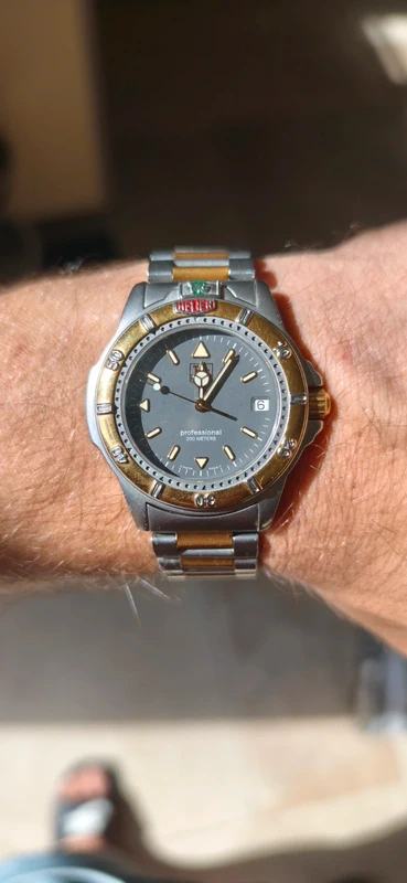 TAG Heuer 4000 Series Professional 200m — Réf. WF1122-K0