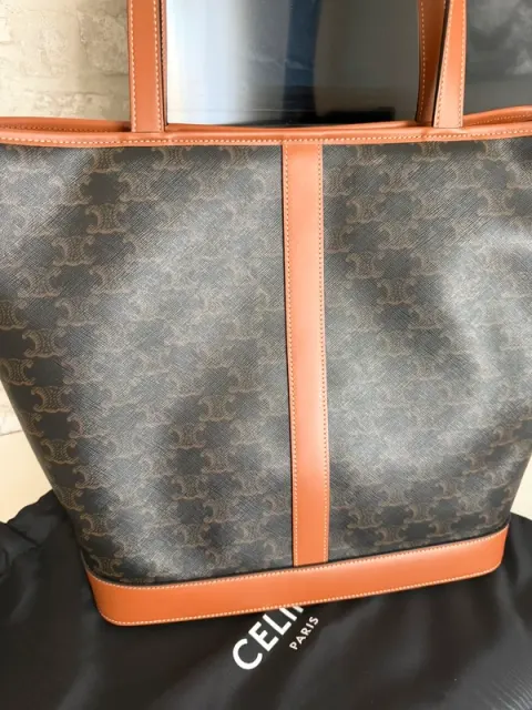Cabas Céline triomphe novas com etiqueta em couro e saco para o pó