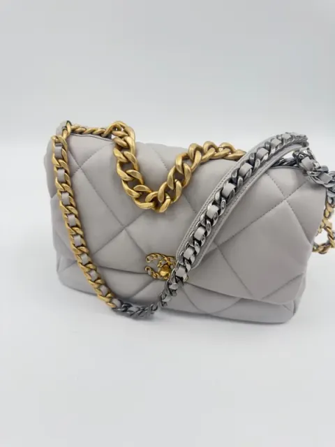 Bolsa Chanel 19 – Pele de cordeiro cinza marfim