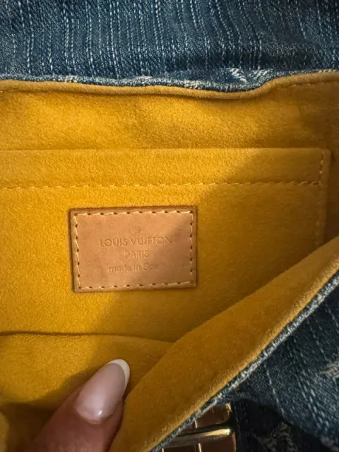 Bolsa Louis Vuitton jeans plissada