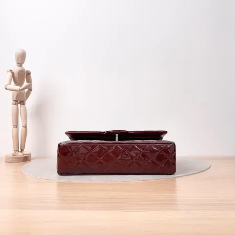 Bolsa de ombro média clássica atemporal Chanel