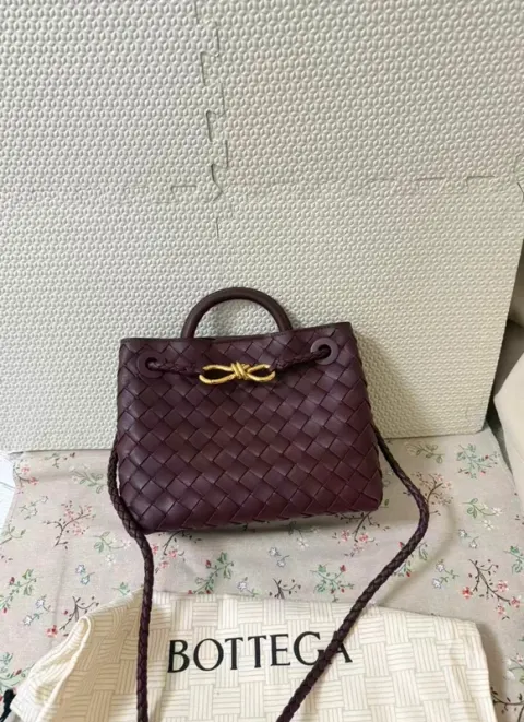 Bottega Veneta Pequeno Andiamo Borgonha