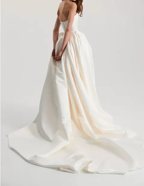 Vestido de noiva e véu incluídos - Monetre Designer