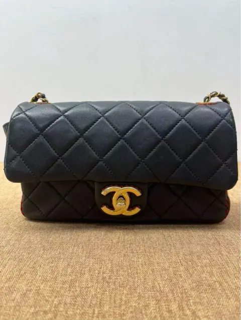 Bolsa de ombro clássica atemporal Chanel de edição limitada