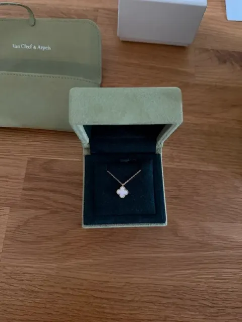 Pendentif Van Cleef Sweet Alhambra ouro jaune