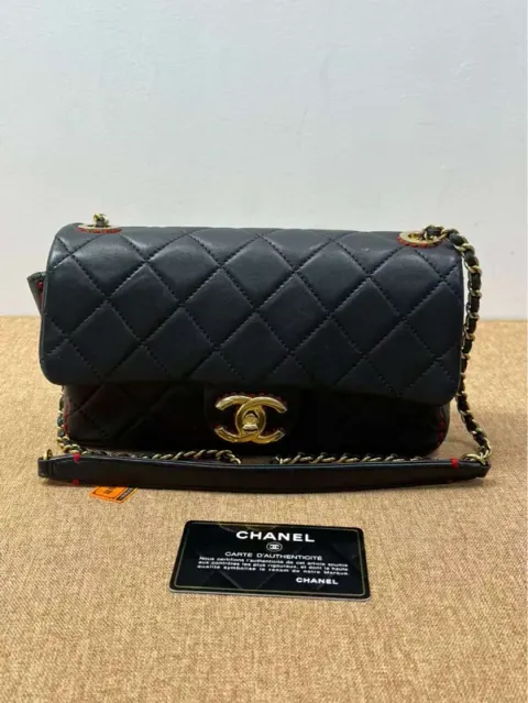 Bolsa de ombro clássica atemporal Chanel de edição limitada