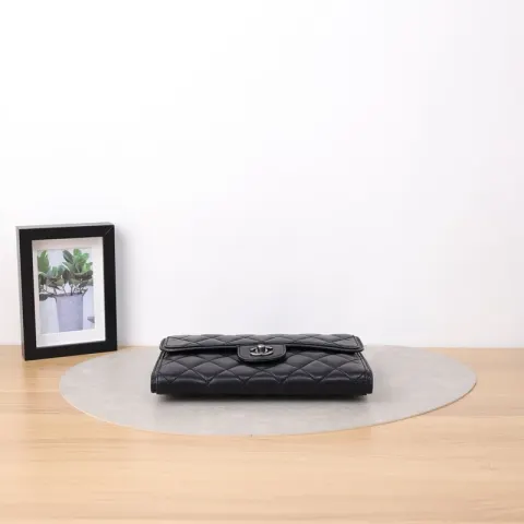 Bolsa de ombro clássica atemporal Chanel de edição limitada