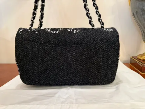 Bolsa Chanel em tweed preto, Swarovski completo