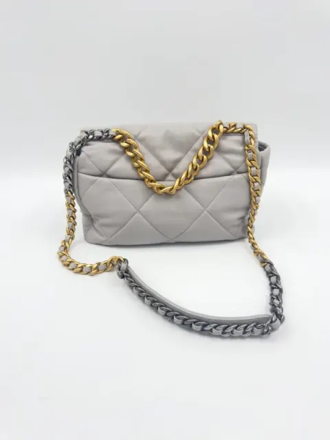 Bolsa Chanel 19 – Pele de cordeiro cinza marfim