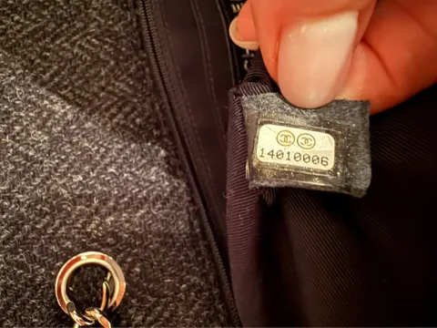 Bolsa Chanel em tweed preto, Swarovski completo