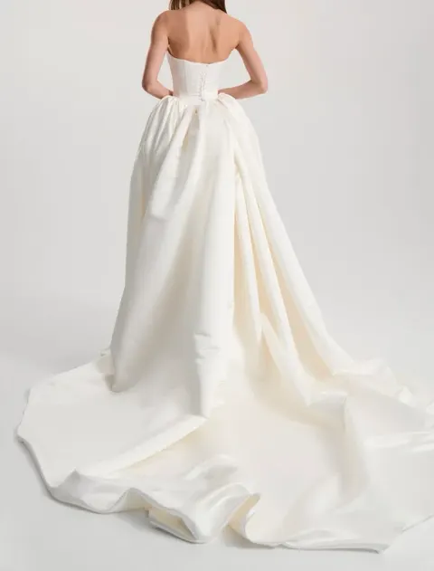 Vestido de noiva e véu incluídos - Monetre Designer