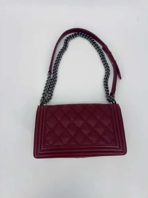 Bolsa Chanel Boy cor de vinho em couro de bezerro acolchoado